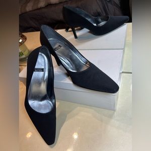 Stuart Weitzman Classic Black Pumps Size 6.5